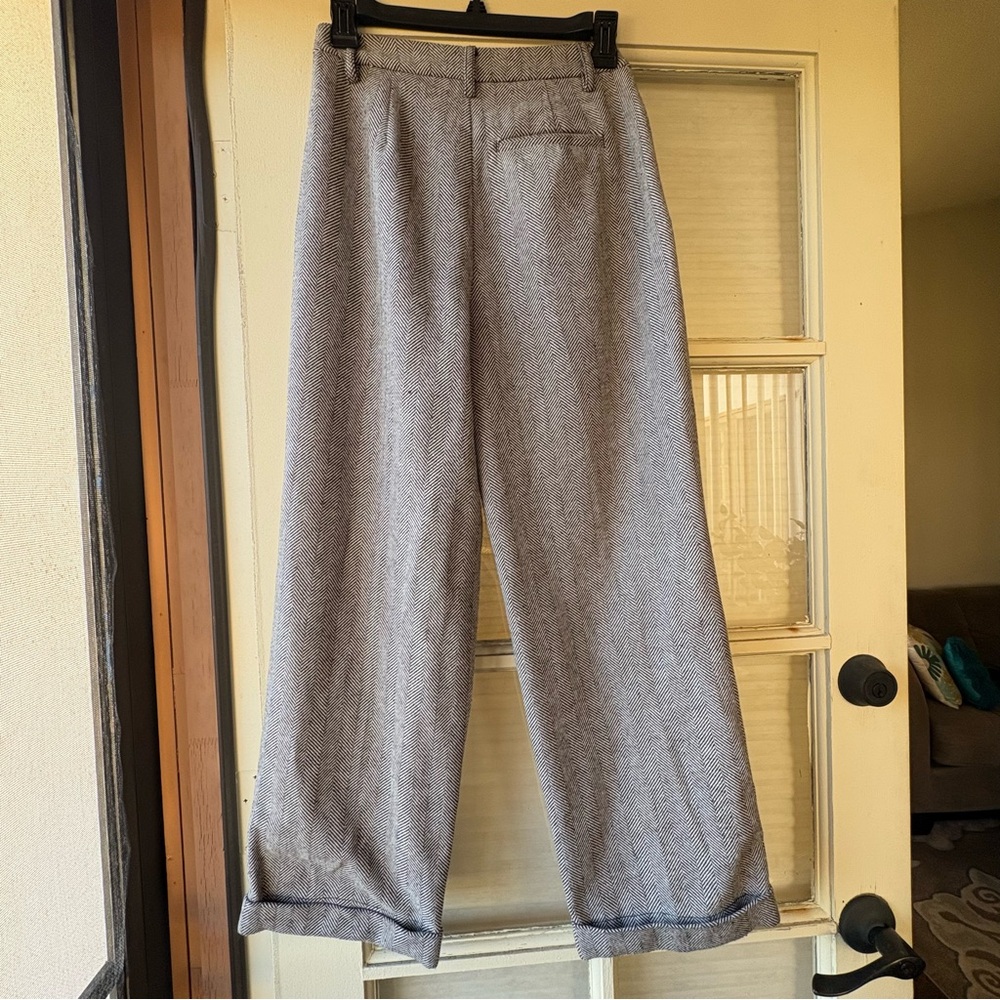 Urban Outfitters Women’s Brown Herringbone Cuffed, Pleated Trousers, Size 2